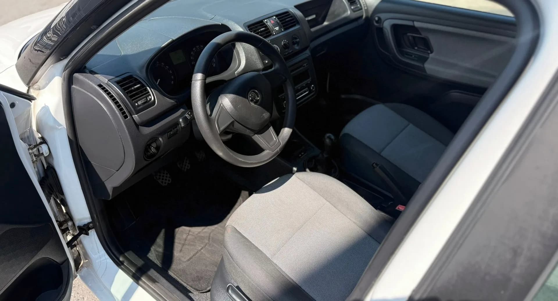 Škoda Fabia, bílá – fotografie 10