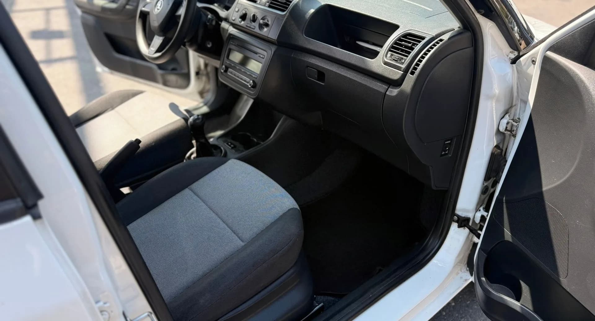 Škoda Fabia, bílá – fotografie 11