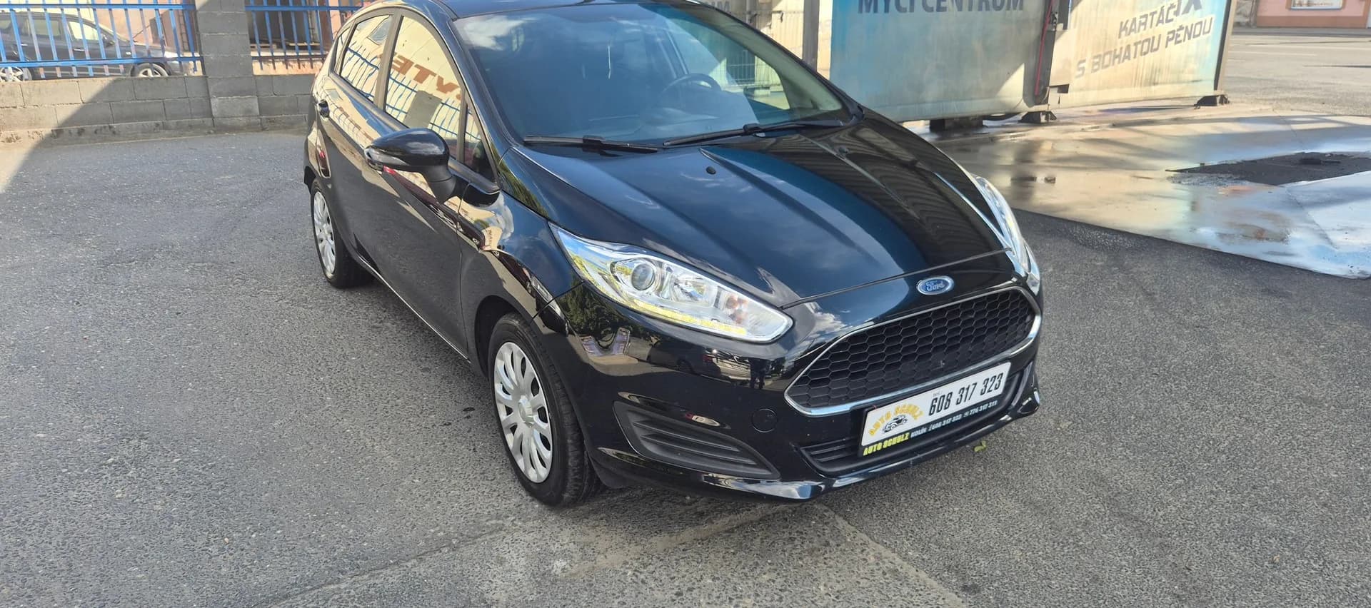 Ford Fiesta, černá metalíza
