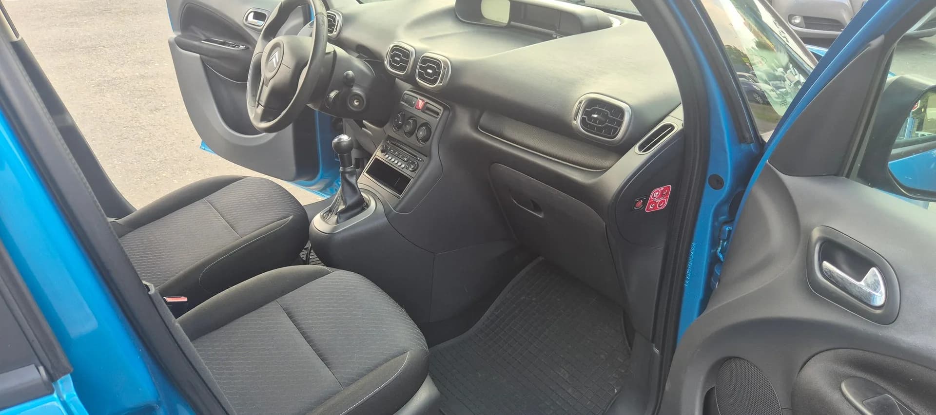 Citroën C3 Picasso, modrá metalíza – fotografie 12