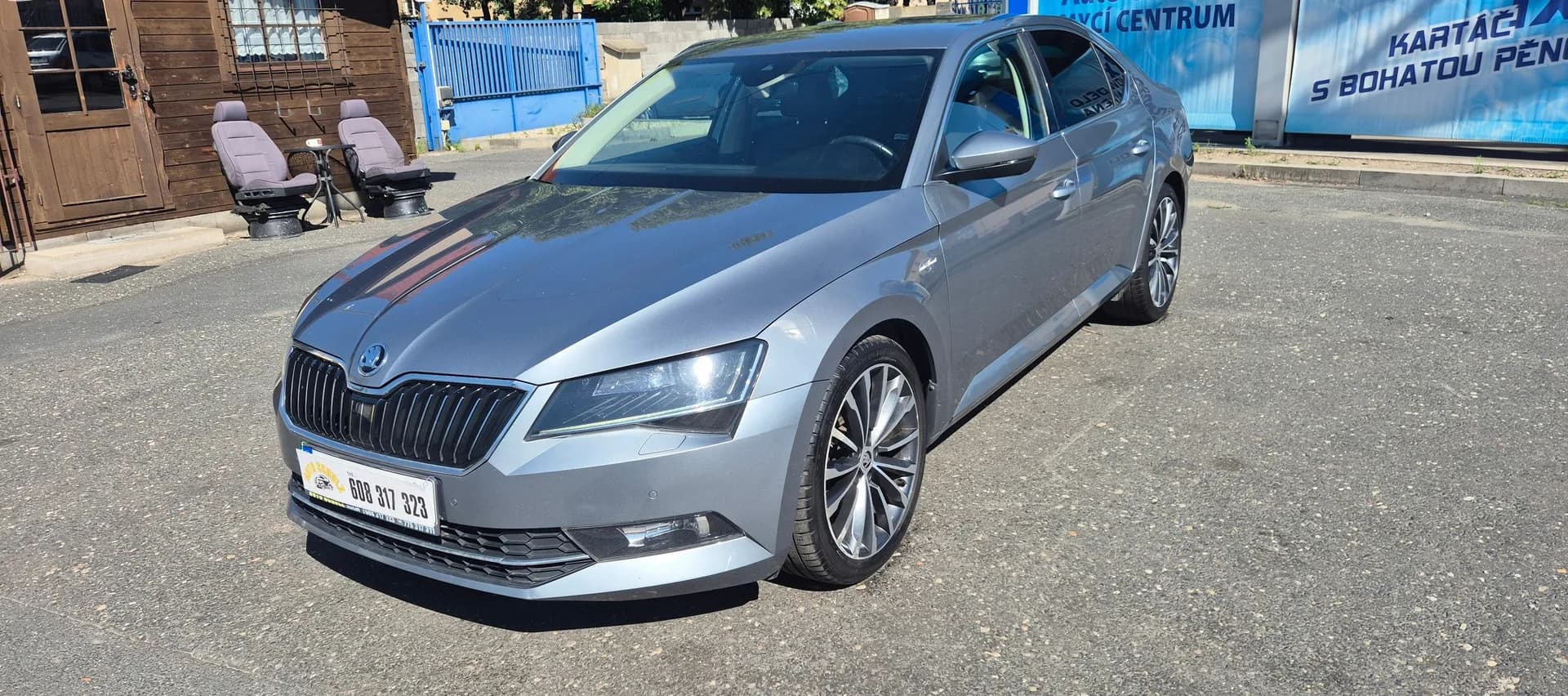 Škoda Superb, šedá metalíza