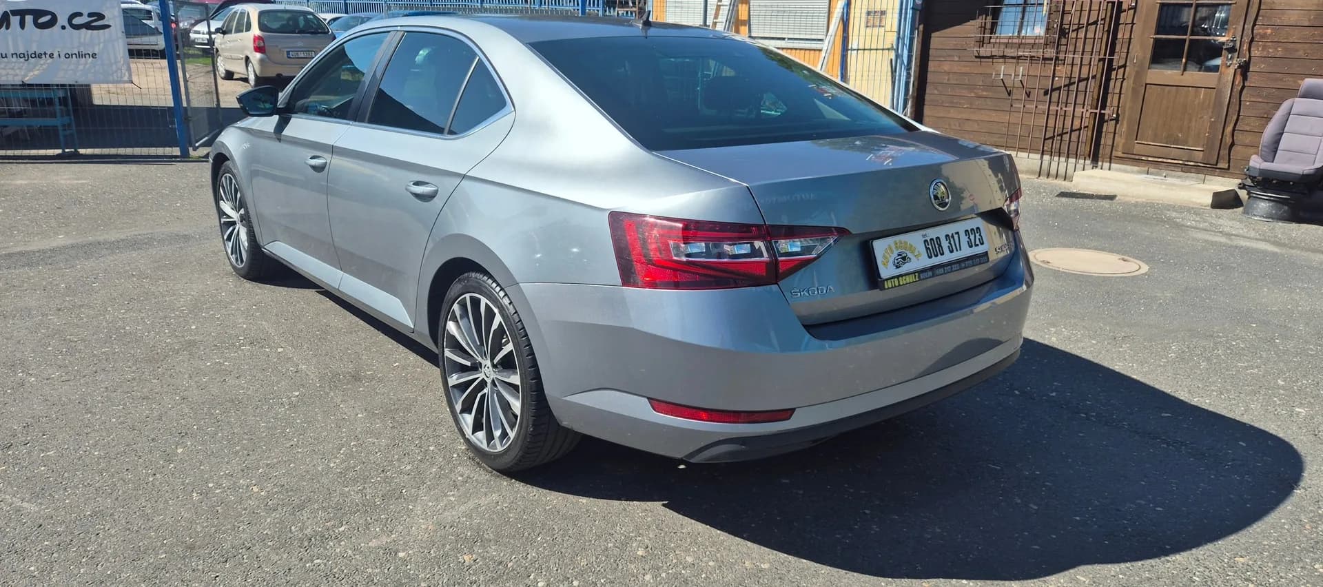 Škoda Superb, šedá metalíza – fotografie 7