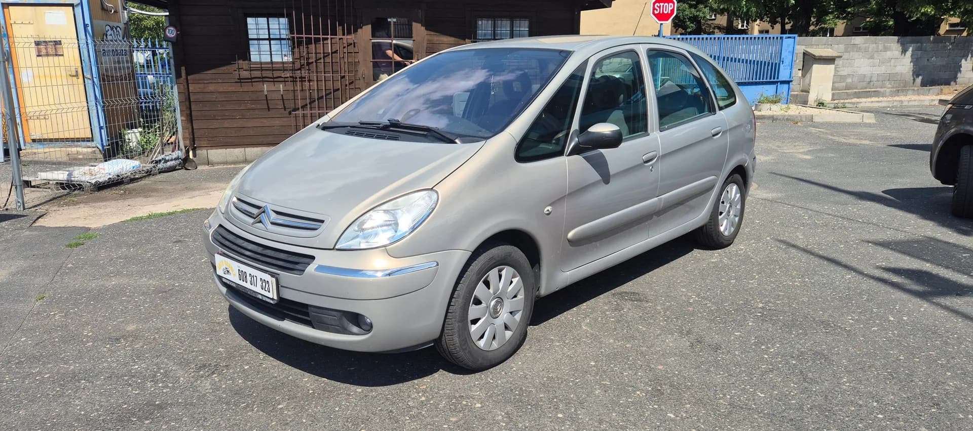 Citroën Xsara Picasso, hnědá metalíza – fotografie 3