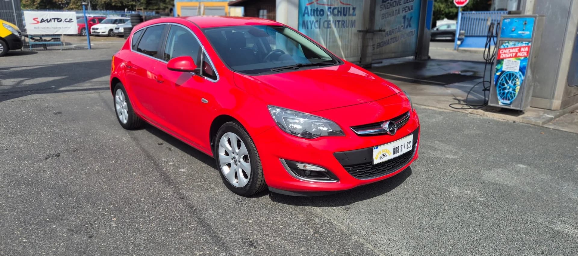 Opel Astra, červená