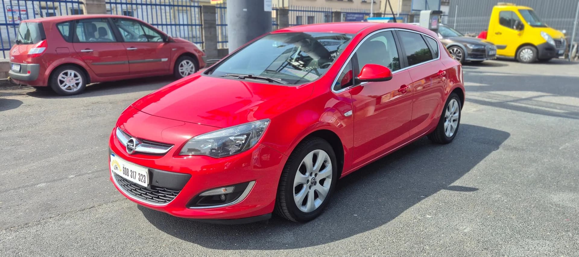 Opel Astra, červená – fotografie 3