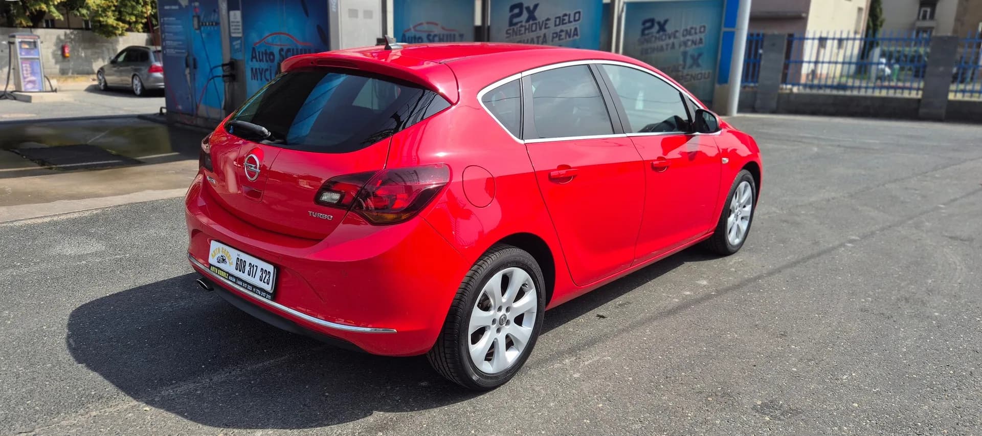 Opel Astra, červená – fotografie 7