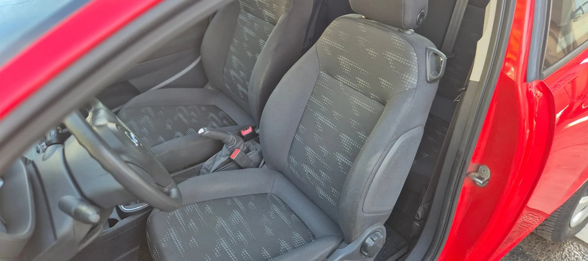 Opel Corsa, červená – fotografie 11