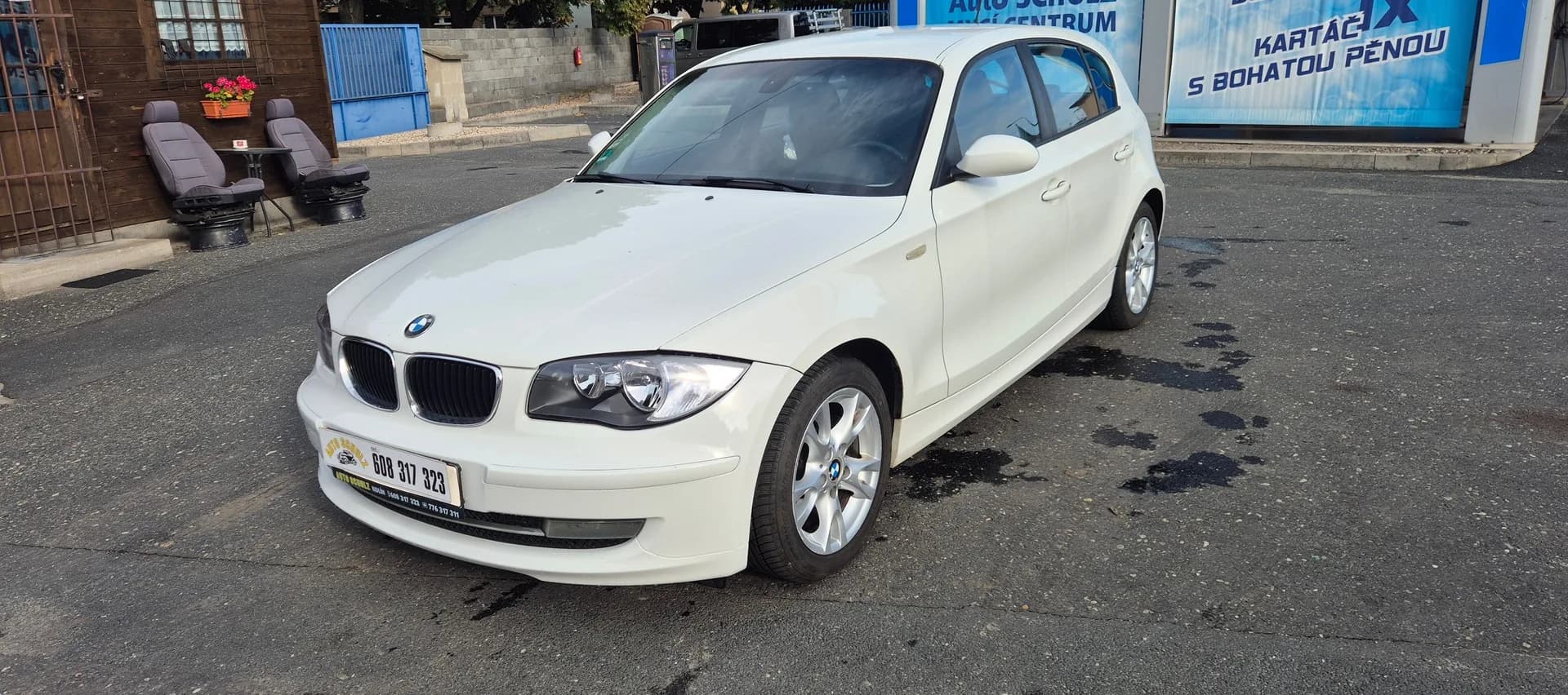 BMW Řada 1, bílá – fotografie 3