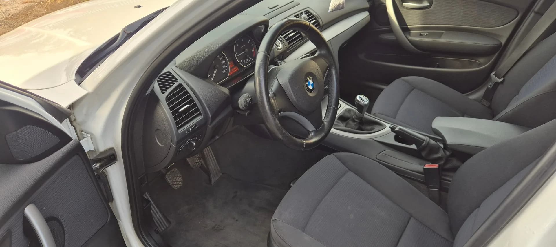 BMW Řada 1, bílá – fotografie 12