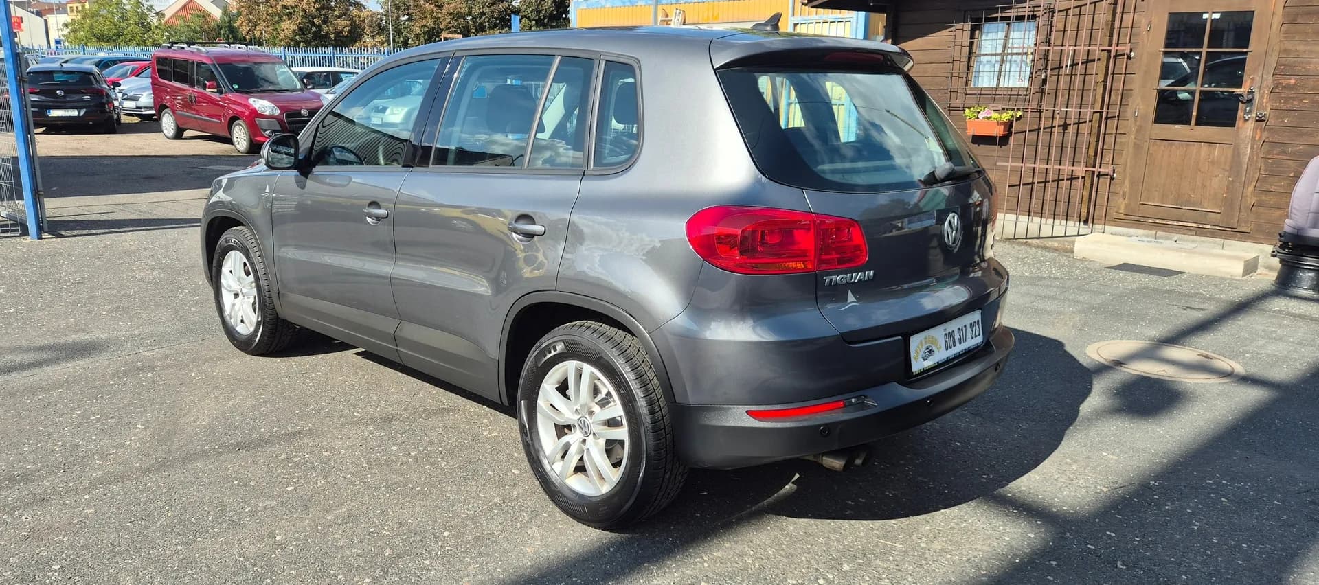 Volkswagen Tiguan, šedá metalíza – fotografie 5