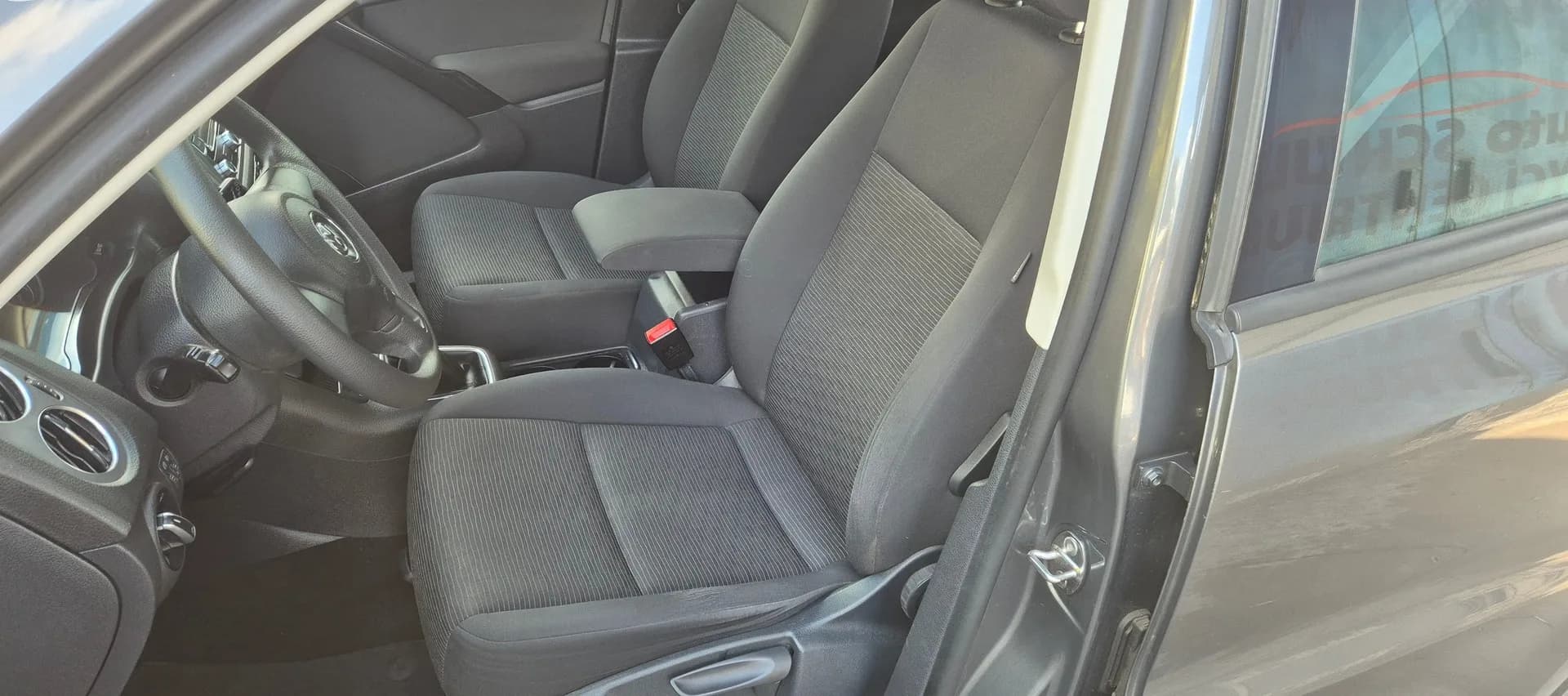 Volkswagen Tiguan, šedá metalíza – fotografie 10