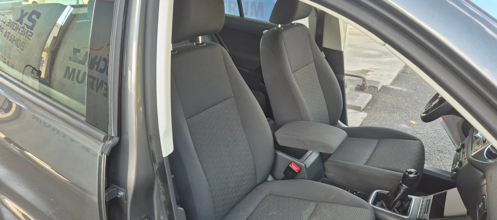 Volkswagen Tiguan, šedá metalíza – fotografie 12