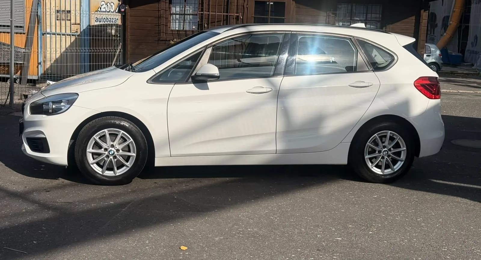 BMW Řada 2, bílá pastelová – fotografie 3