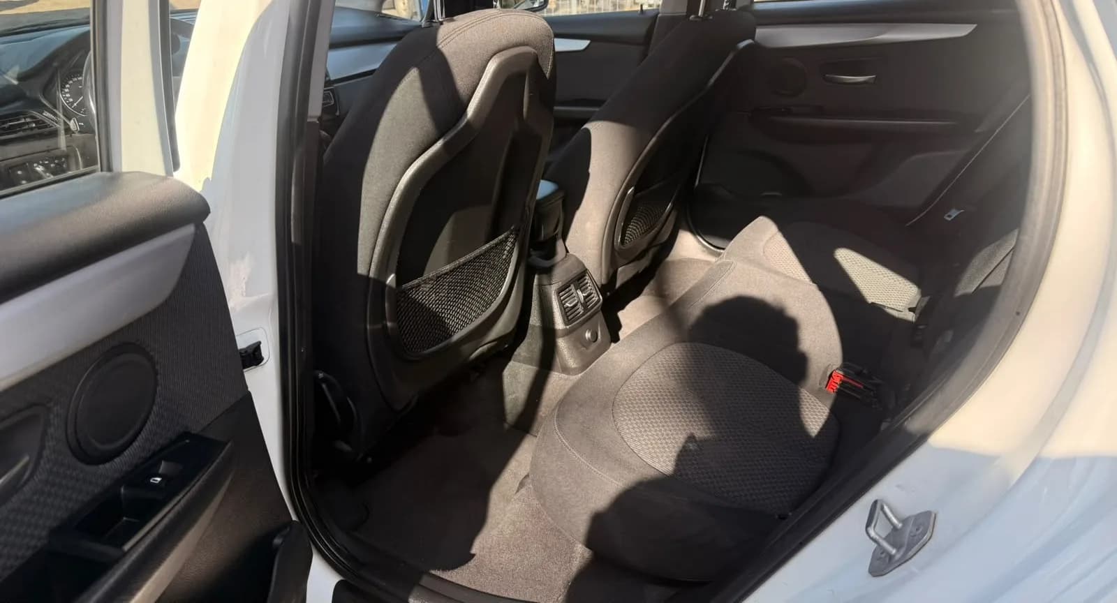 BMW Řada 2, bílá pastelová – fotografie 12