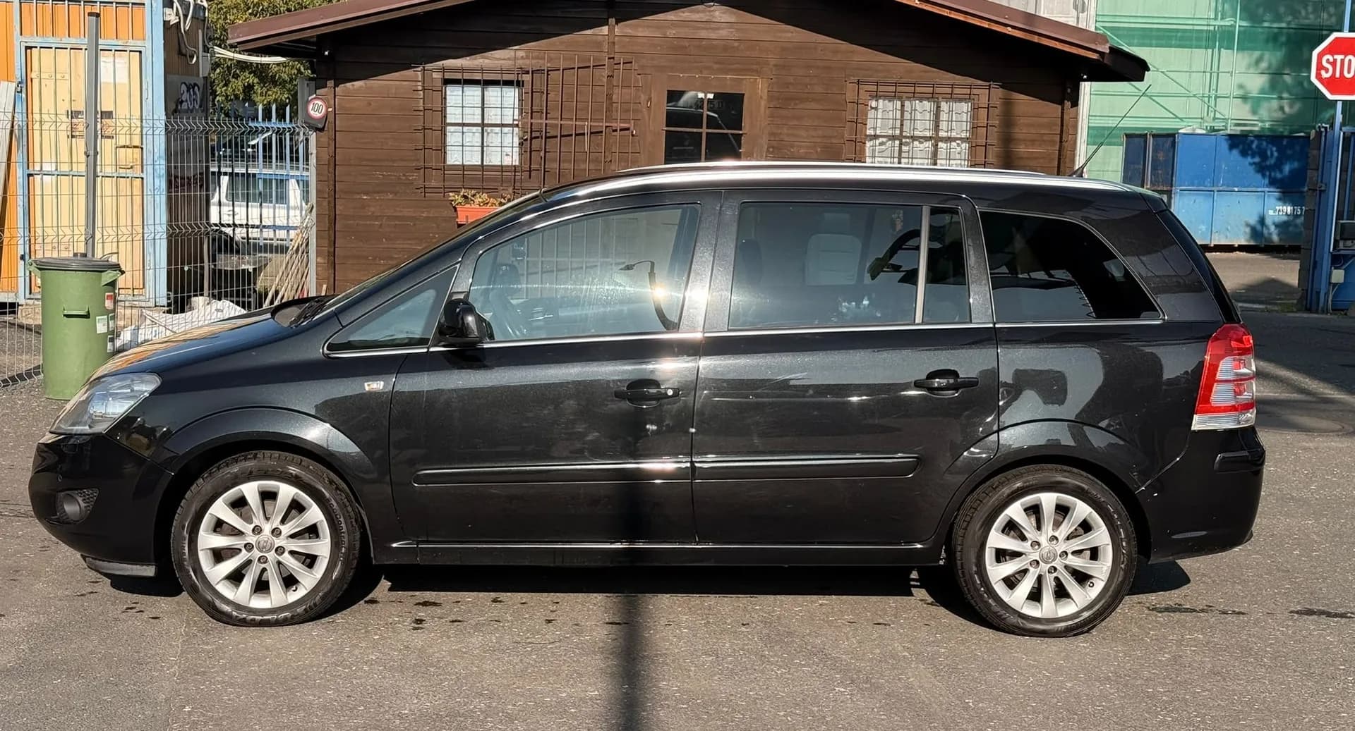 Opel Zafira, černá metalíza – fotografie 3