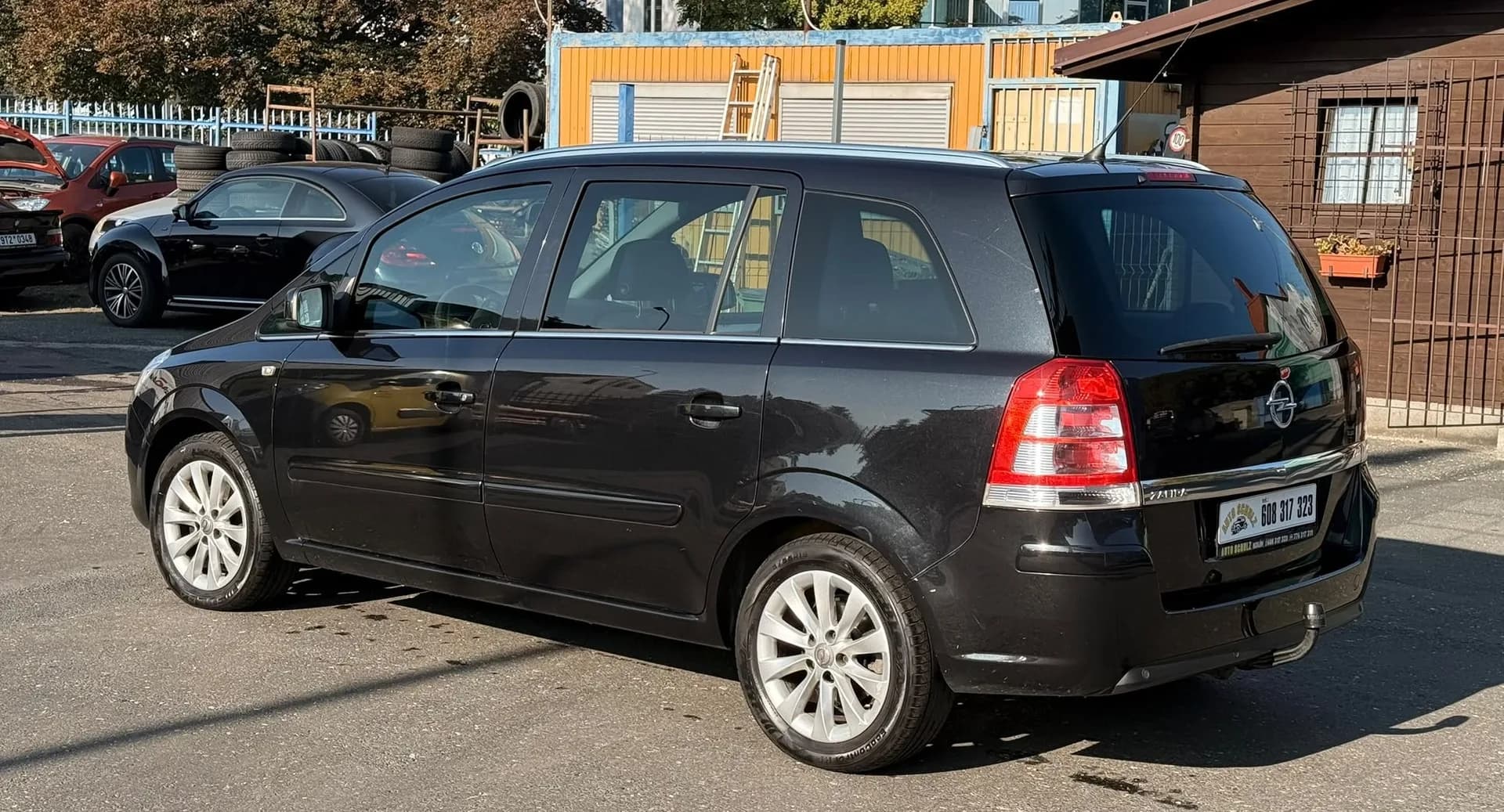 Opel Zafira, černá metalíza – fotografie 4