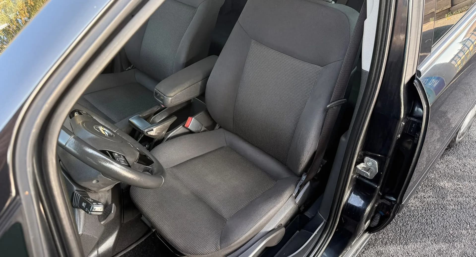 Opel Zafira, černá metalíza – fotografie 9